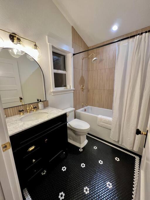 Brand New Custom Built Cottage In Downtown W/Pool! Salem Luaran gambar